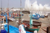 อ่าวไทยคลื่นสูงเตือนชาวเรือระวัง 