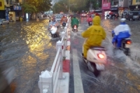 ไต้ฝุ่นไคตั๊กทำน้ำท่วมในฮานอย เวียดตาย 11 หายอีก 2