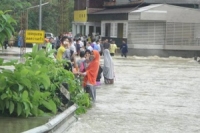 ฝนกระหน่ำนราธิวาสอ่วม น้ำทะลักท่วม3อำเภอ 
