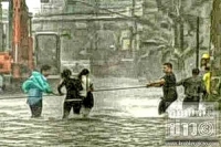 ไต้ฝุ่นเนสาดขึ้นฝั่งฟิลิปปินส์