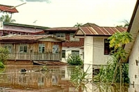 น้ำท่วมเมืองเลย กว่าพันครัวเรือนขนของหนีน้ำ