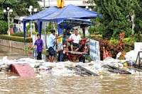 คนสุโขทัยยังลำเค็ญ บางหมู่บ้านจมบาดาลร่วมครึ่งปีแล้ว
