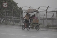 ไต้ฝุ่นอูตอร์ถล่มฟิลิปปินส์เสียหายยับตายแล้ว 1 สูญหาย 45